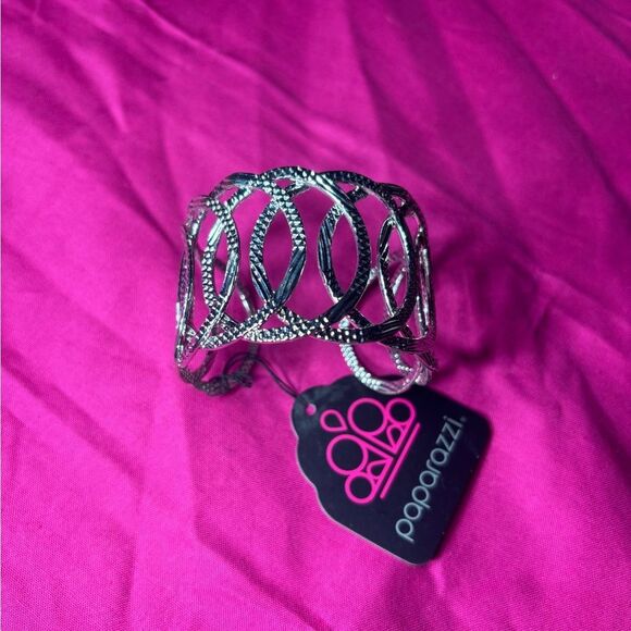 New! Paparazzi Jewelry Adjustable Cuff Bracelet New with Tags - Picture 1 of 4